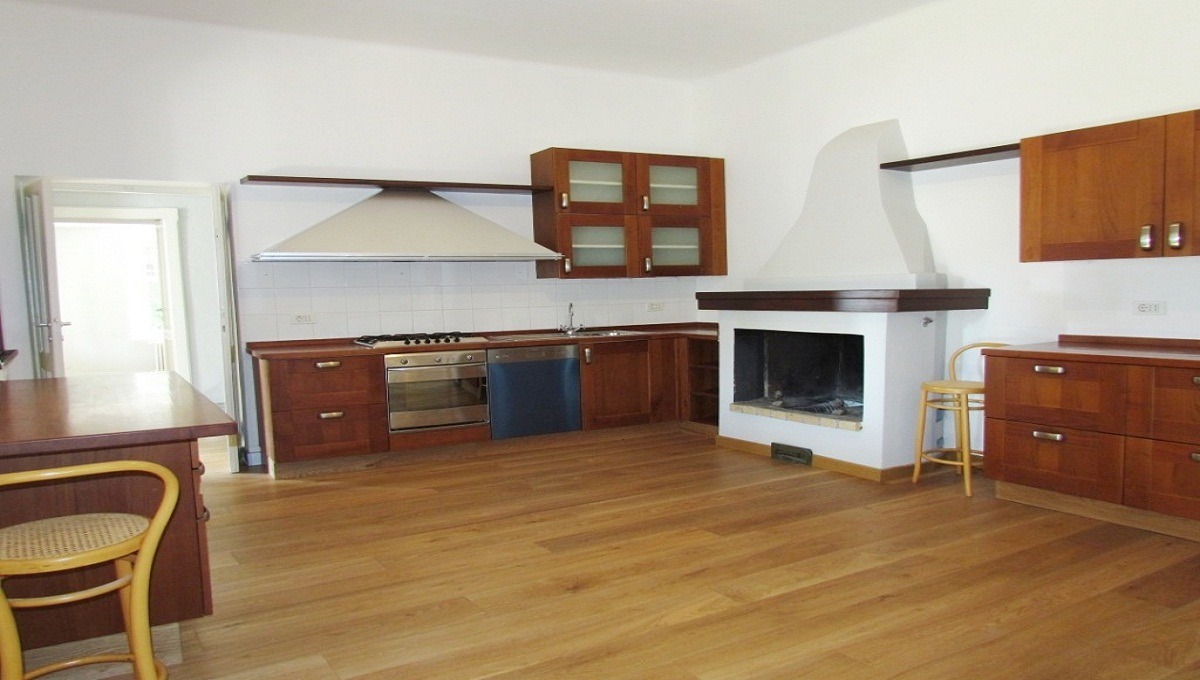 Cucina angolo con camino tettamanti real estate Cucina con camino