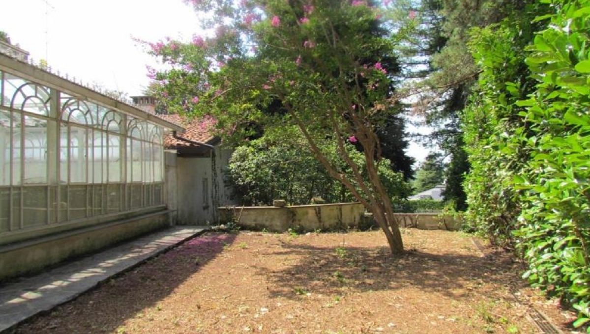 Villa in Carimate via Ronco 42  garden
