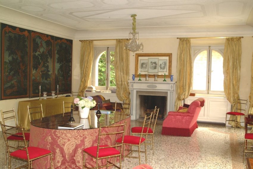 Dining room of Como Lake Blevio luxury mansion for rent