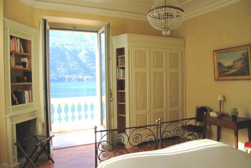 Bedroom with fantastic view of Lake Como