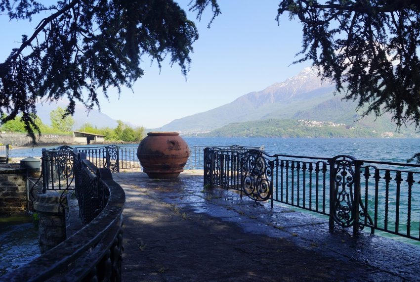 Terrace lake como