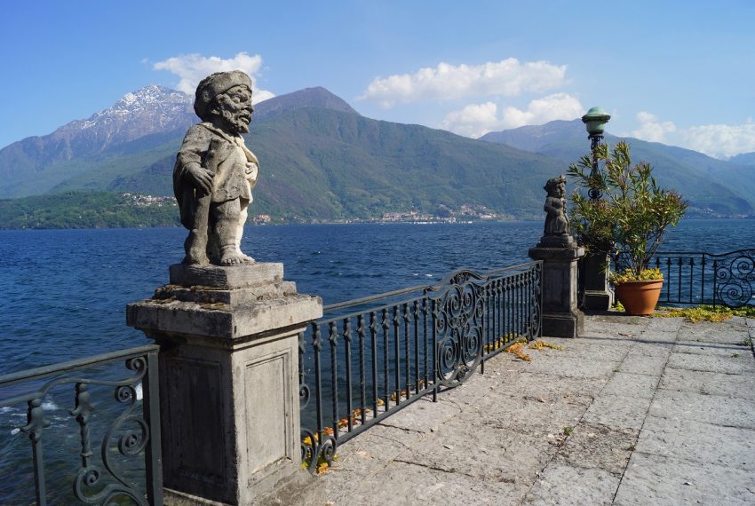 Terrace lake como