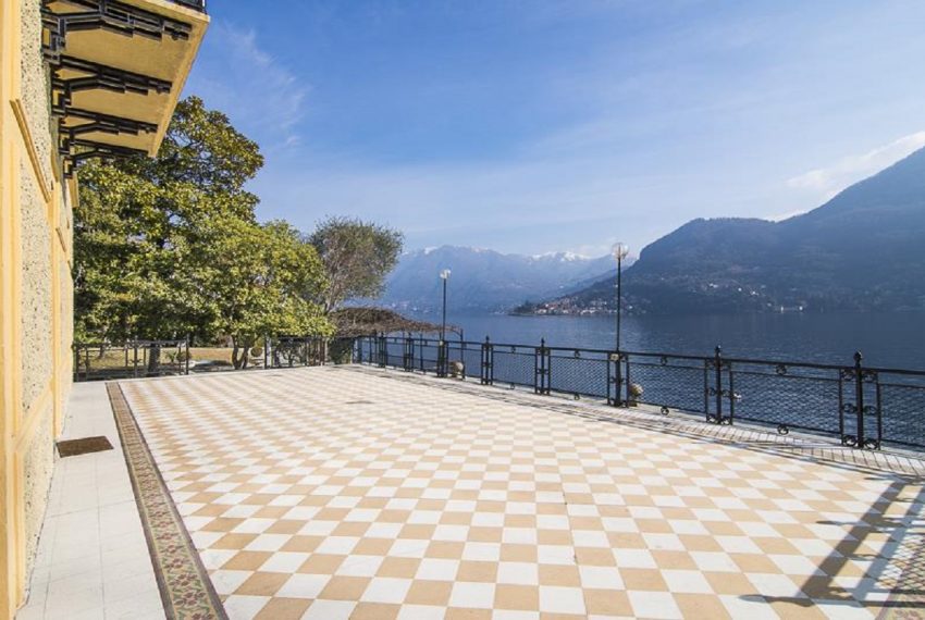 Moltrasio villa pieds dans l'eau