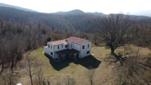 TUSCANY - PROPERTY WITH LAND FOR SALE