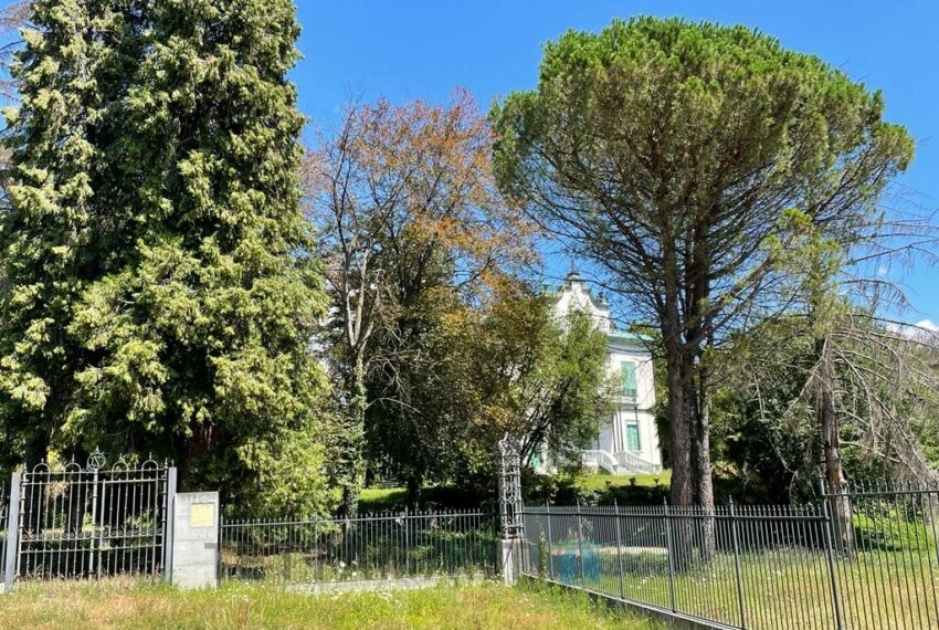 Villa Liberty for sale nearby Como