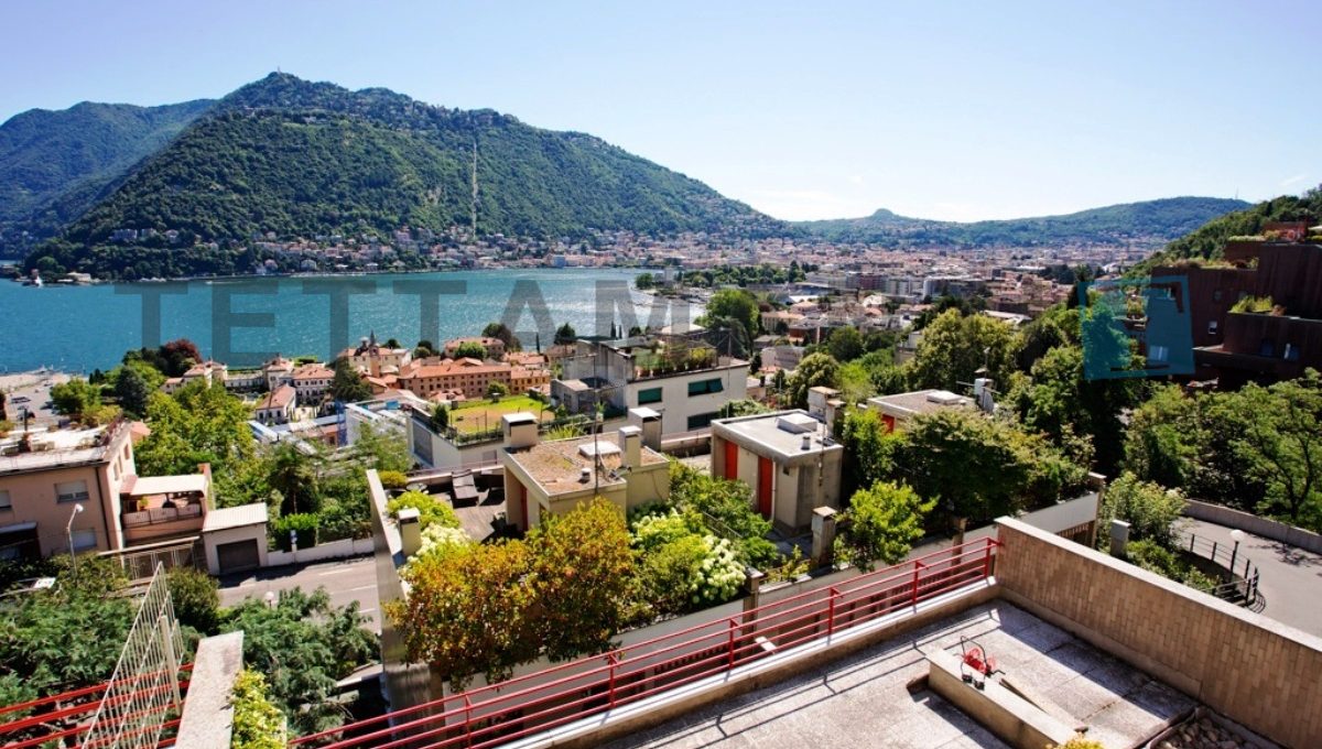 COMO - VILLA OVERLOOKING THE LAKE IN RESIDENCE