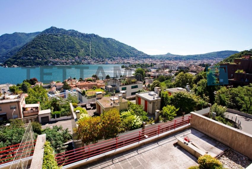 COMO - VILLA OVERLOOKING THE LAKE IN RESIDENCE