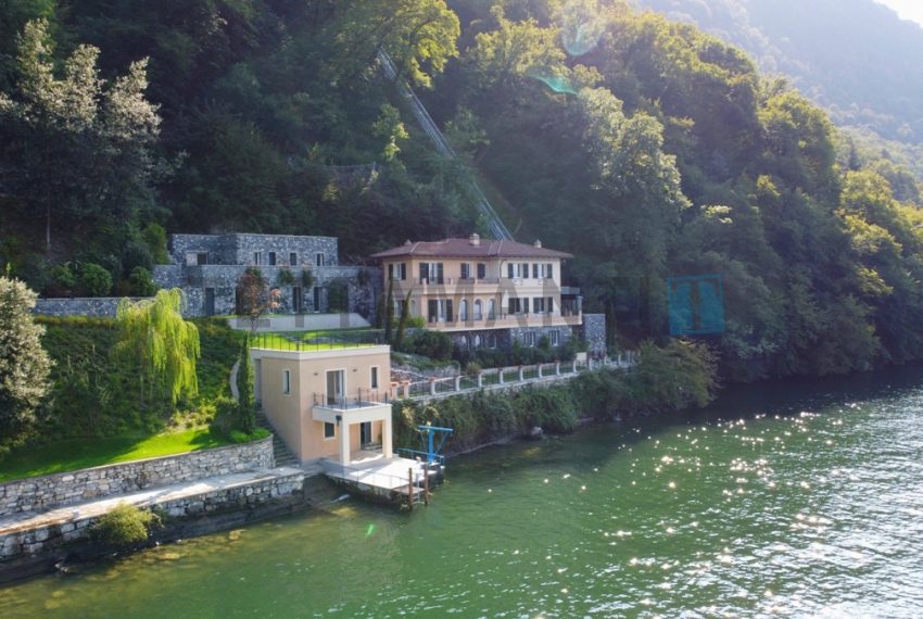 villa front lake como for sale luxury