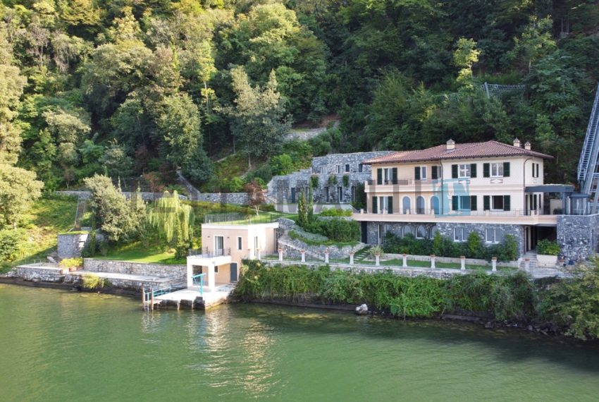 villa front lake como for sale luxury