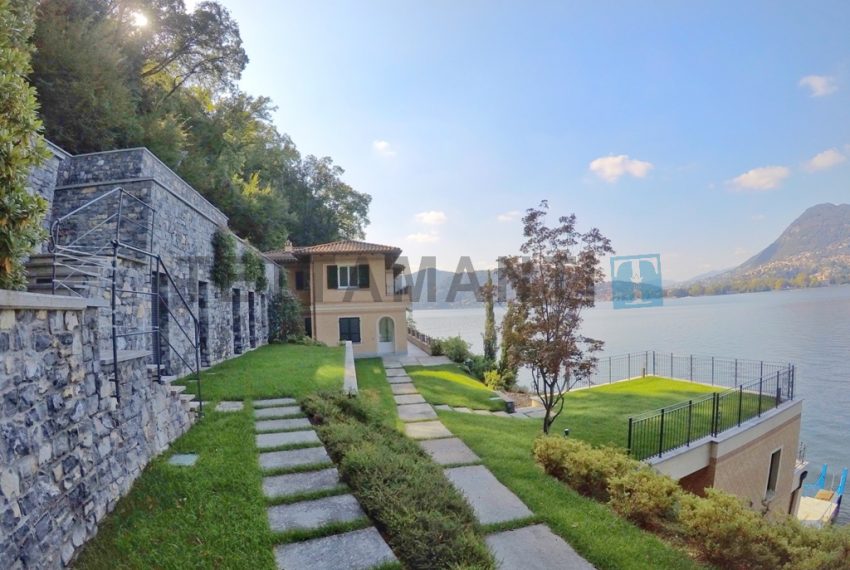 villa front lake como for sale luxury