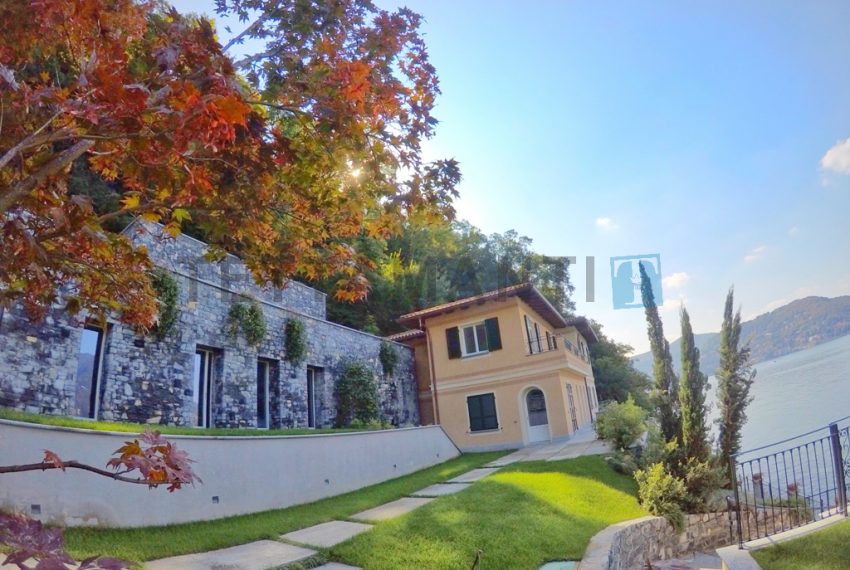 villa front lake como for sale luxury