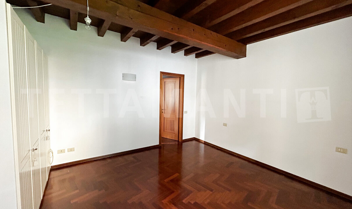 Como center apartment for sale