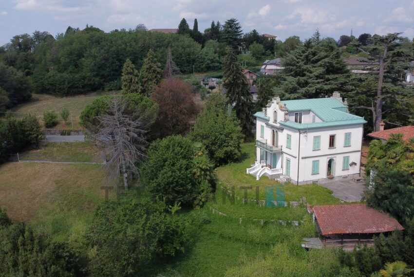 Villa Liberty for sale nearby Como