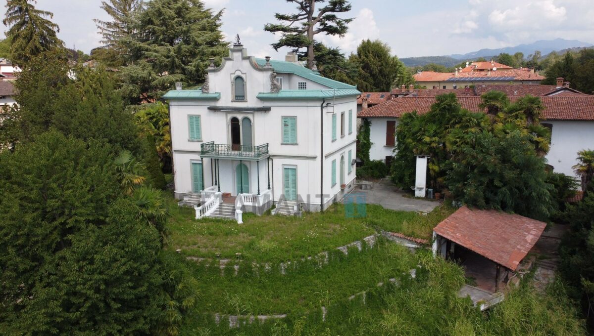 Villa Liberty for sale nearby Como