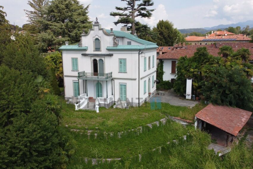 Villa Liberty for sale nearby Como