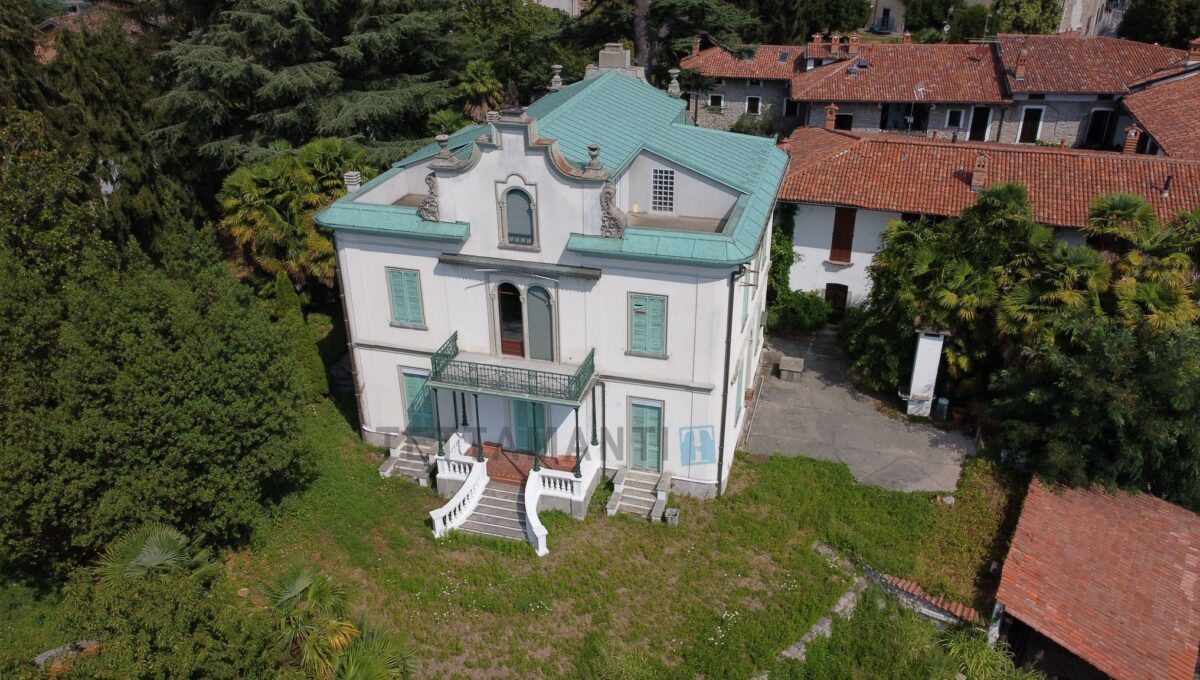 Villa Liberty for sale nearby Como