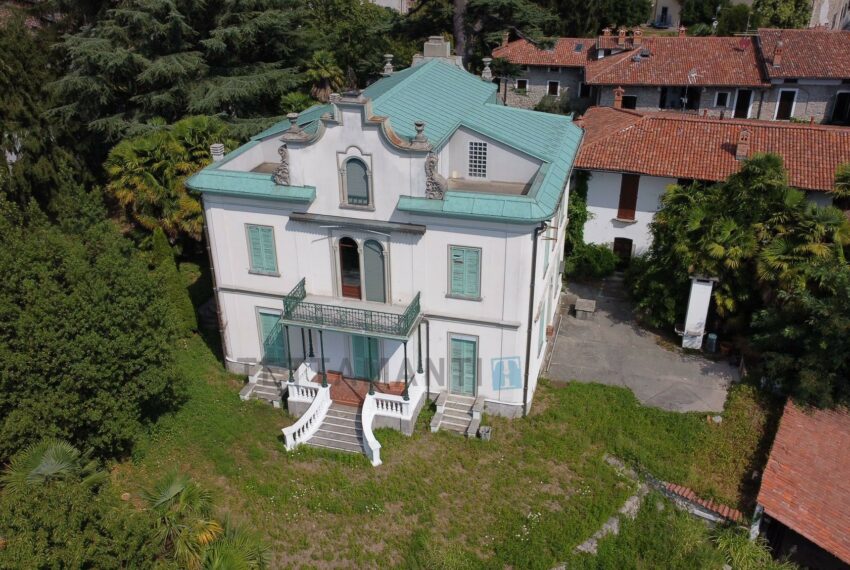 Villa Liberty for sale nearby Como