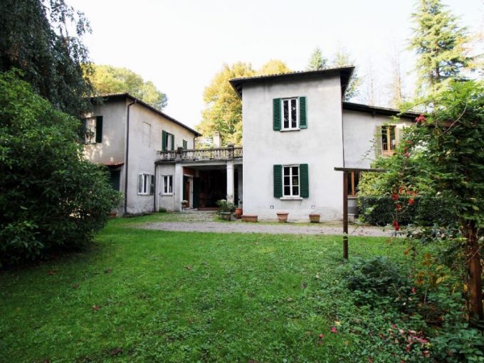 Villa Lurate Caccivio for sale ample park Como province