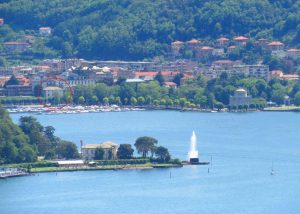 position on como