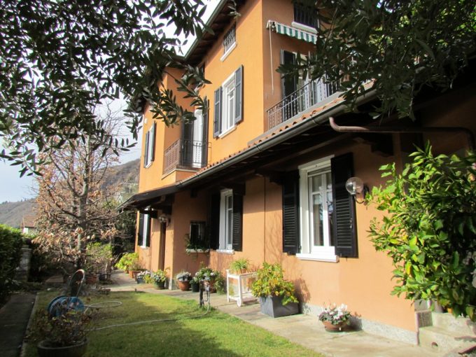 Moltrasio lake view villa with garden