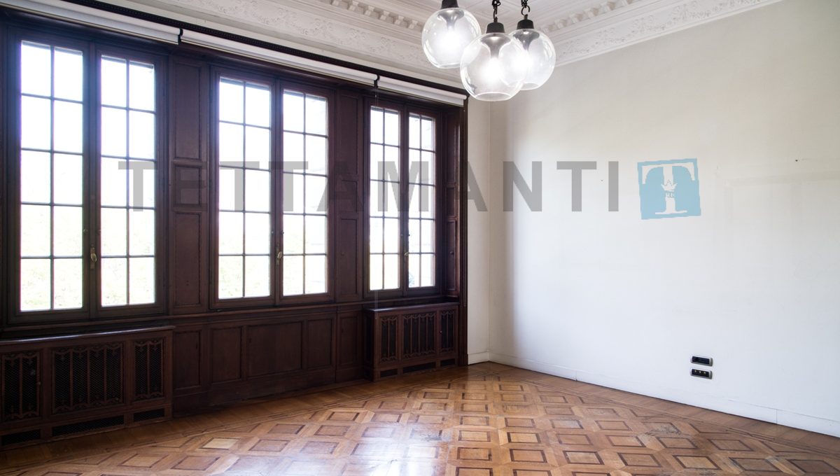 bright room ample windows