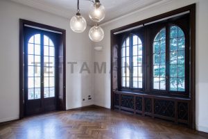 bright room ample windows