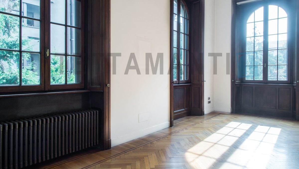bright room ample windows