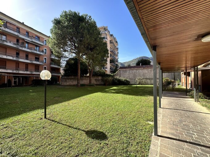 COMO CENTER APARTMENT WITH BALCONIES