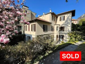 COMO - SINGLE VILLA with private garden and parking spaces