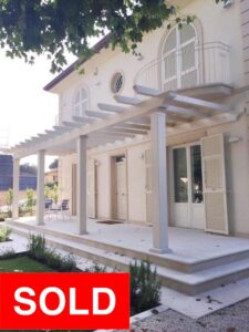 MARINA DI PIETRASANTA - SINGLE-FAMILY VILLA
