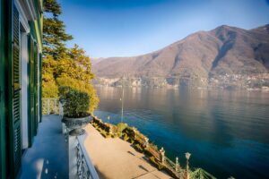 LAKE COMO LAGIO WATER FRONT VILLA WITH PARK