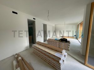 living area carate urio