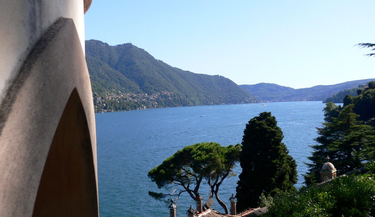 Lake Como castle for sale