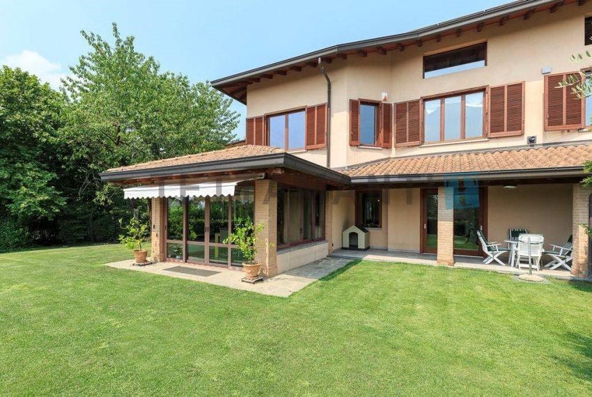 villa for sale como