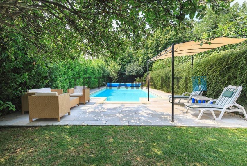 swimming pool and garden total privacy