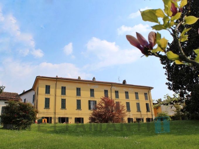 Lecco luxury mansion for sale