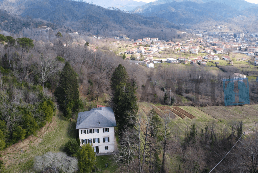 historic villa dominant hill position