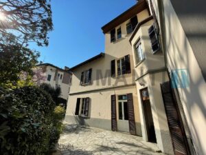 single villa como center