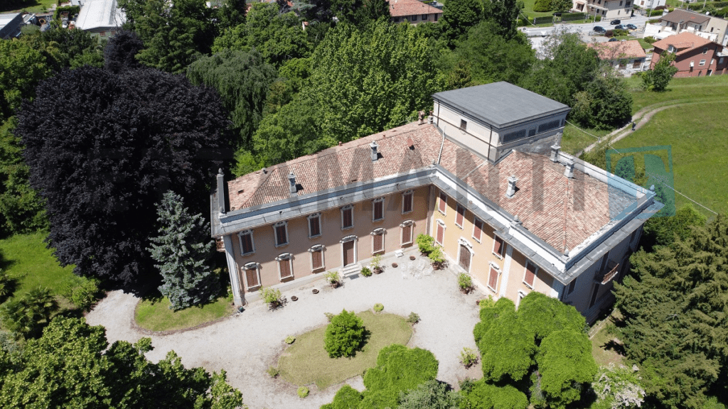A villa an history Villa Finzi Léon Beaux Tettamanti Real Estate