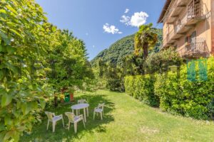 villa with garden lake como