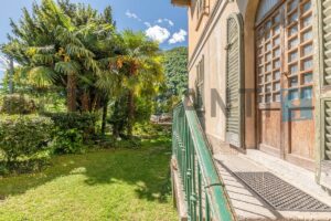 villa with garden lake como