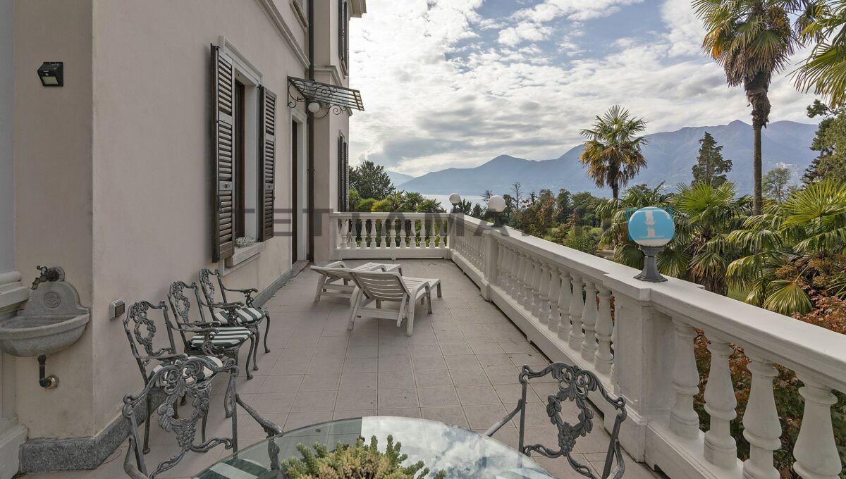 Luino Lake Maggiore Historic Villa for sale (13)