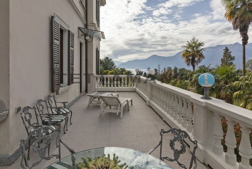 Luino Lake Maggiore Historic Villa for sale (13)