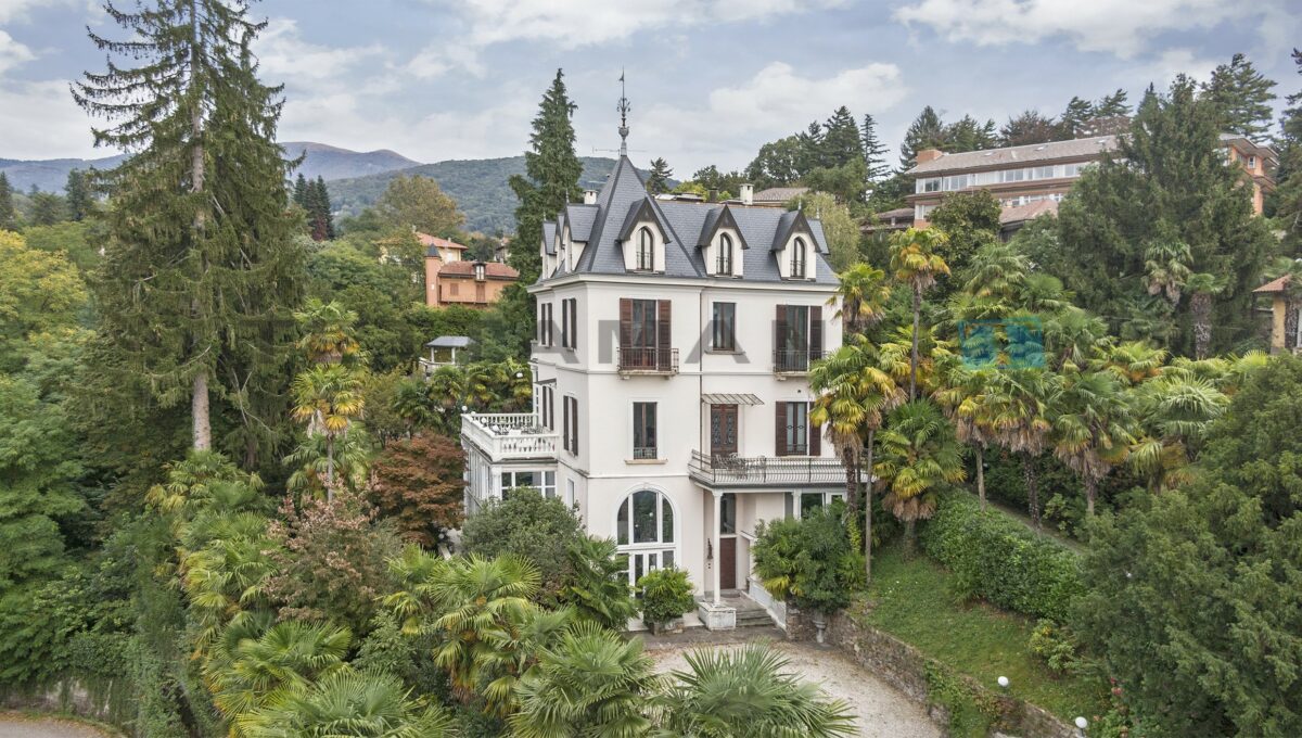 Luino Lake Maggiore Historic Villa for sale