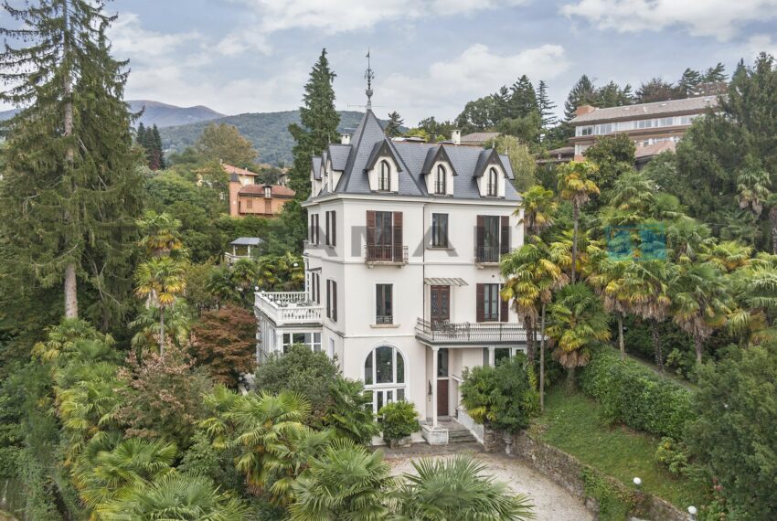 Luino Lake Maggiore Historic Villa for sale