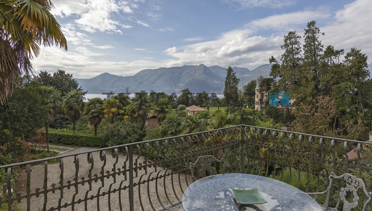 Luino Lake Maggiore Historic Villa for sale (7)