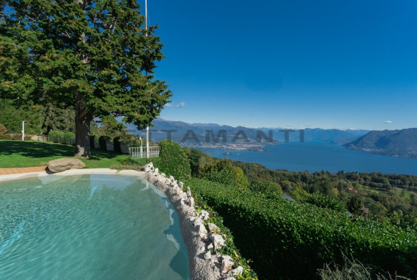 Lake Maggiore: exclusive villa