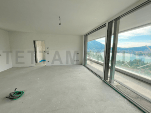 BEDROOM LAKE VIEW