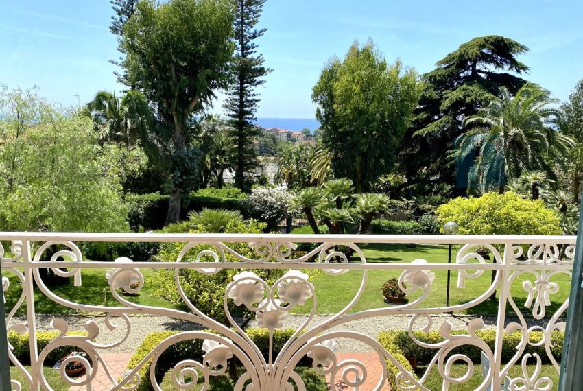 APARTMENT IN PERIOD VILLA - BORDIGHERA