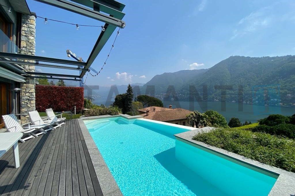 villa como for rent with pool
